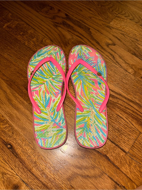 Lilly Pulitzer Shoes - Lilly Pulitzer Pool Flip Flops size 9